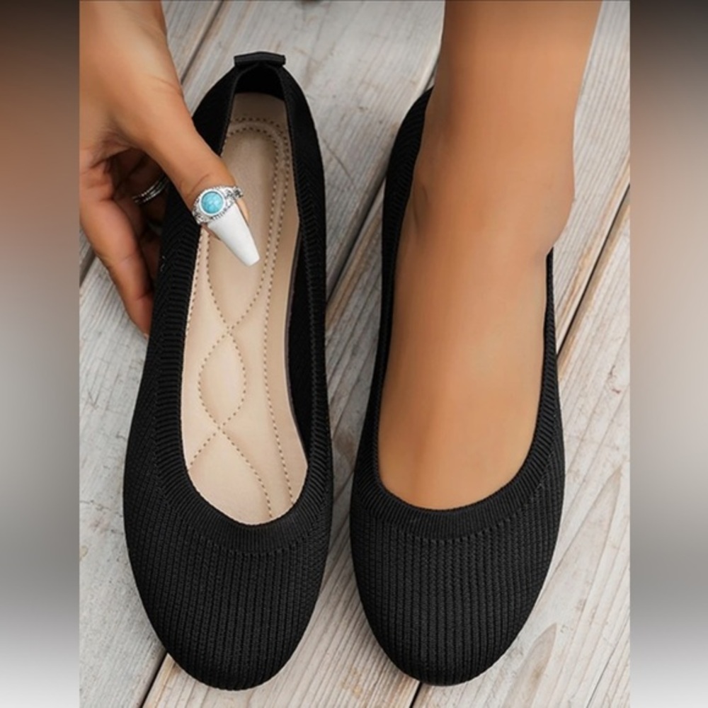 SHEIN || NWOT Black Flats (CN40)